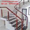 Cầu thang inox đẹp tại Hà Nội. Cầu thang inox tay vịn gỗ