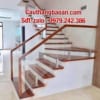 Cầu thang gỗ kính đẹp Hà Nội. Cầu thang kính cường lực tay vịn gỗ