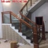 Cầu thang gỗ kính đẹp Hà Nội, cầu thang kính tay vịn gỗ