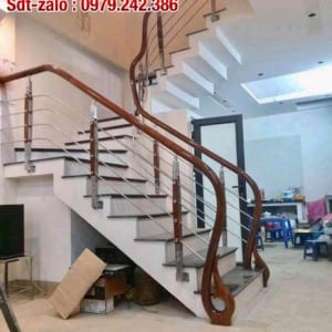Cầu thang Inox tay vịn gỗ đẹp ở Hà Nội