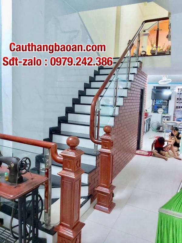330 mẫu cầu thang kính đẹp tại Hà Nội