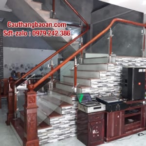 Cầu thang lan can kính cường lực tại Hà Nội