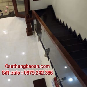 Cầu thang kính gỗ đẹp tại Hà Nội, cầu thang kính hiện đại