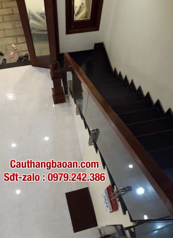 Cầu thang kính gỗ đẹp tại Hà Nội, cầu thang kính hiện đại