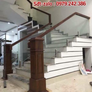 Cầu thang lan can gỗ kính đẹp tại Hà Nội