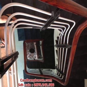 Cầu thang sắt tại Hà Nội, cầu thang sắt tay vịn gỗ