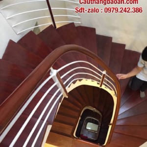 Lan can cầu thang sắt tay vịn gỗ