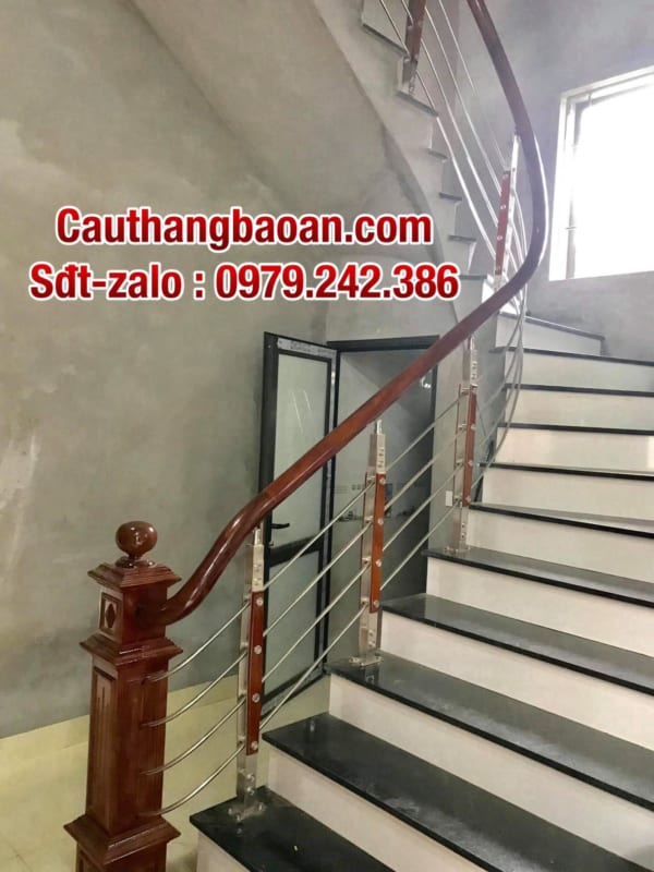 Cầu thang inox tay vịn gỗ, cầu thang inox ở Hà Nội