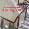 Cầu thang kính tay vịn gỗ, lan can kính cường lực