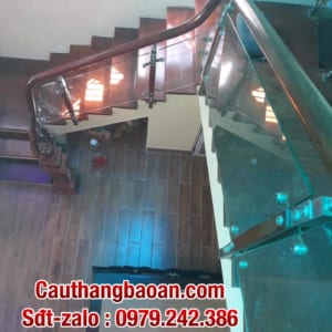 Cầu thang kính lan can kính cường lực, cầu thang kính đẹp hiện đại