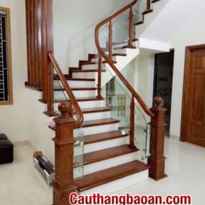 Cầu thang gỗ kính đẹp tại Hà Nội, cầu thang lan can kính cường lực