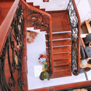 Cầu thang lan can sắt nghệ thuật đẹp tại Hà Nội