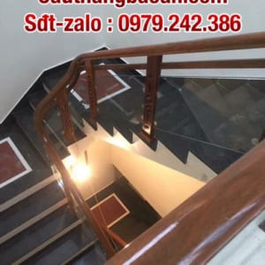 Cầu thang kính lan can kính tại Hà Nội