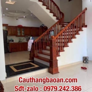 Cầu thang lan can gỗ