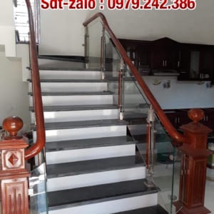 Cầu thang kính tay vịn gỗ, cầu thang kính Hà Nội