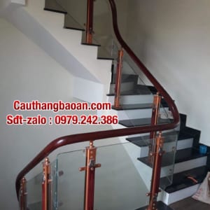 Cầu thang gỗ kính đẹp ở Hà Nội