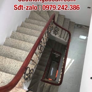 Cầu thang lan can sắt, cầu thang sắt tay vịn gỗ