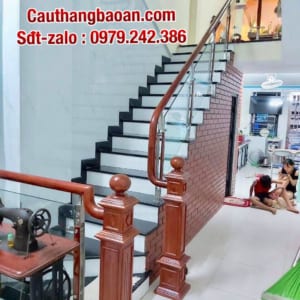 Cầu thang lan can kính đẹp tại Hà Nội