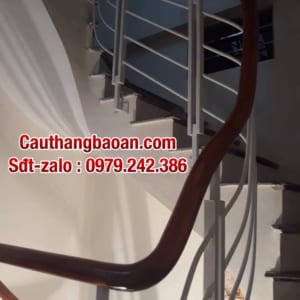 Cầu thang sắt tay vịn gỗ, cầu thang lan can sắt