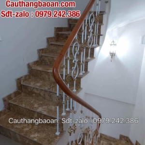 Cầu thang sắt tay vịn gỗ, lan can sắt tay vịn gỗ, cầu thang sắt nghệ thuật ở Hà Nội