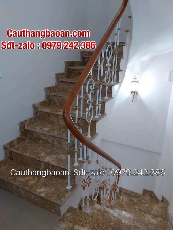 Cầu thang sắt tay vịn gỗ, lan can sắt tay vịn gỗ, cầu thang sắt nghệ thuật ở Hà Nội