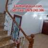 Cầu thang lan can sắt tay vịn gỗ tại Hà Nội, cầu thang sắt nghệ thuật đẹp