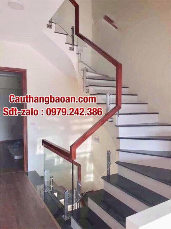 Cầu thang kính, cầu thang kính đẹp, cầu thang kính tay vịn gỗ, cầu thang kính cường lực tại Hà Nội, lan can kính cường lực đẹp