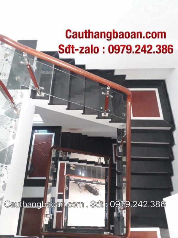 Cầu thang lan can kính tại Hà Nội, Báo giá cầu thang kính đẹp, cầu thang kính cường lực tay vịn gỗ