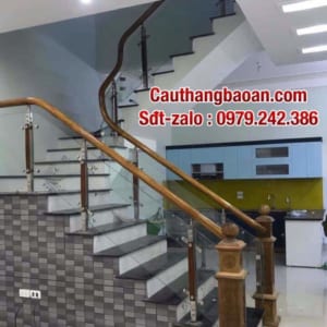 Cầu thang kính cường lực tại Hà Nội, Cầu thang kính lan can kính tay vịn gỗ
