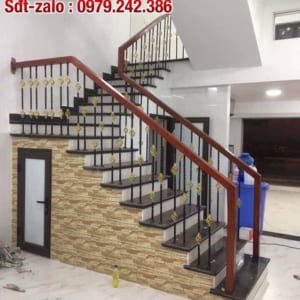 Cầu thang sắt gỗ đẹp tại Hà Nội, cầu thang lan can sắt tay vịn gỗ
