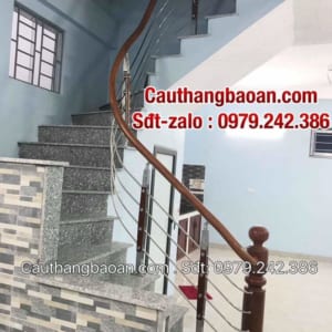 Cầu thang inox lan can inox tay vịn gỗ, Cầu thang inox giá bao nhiêu
