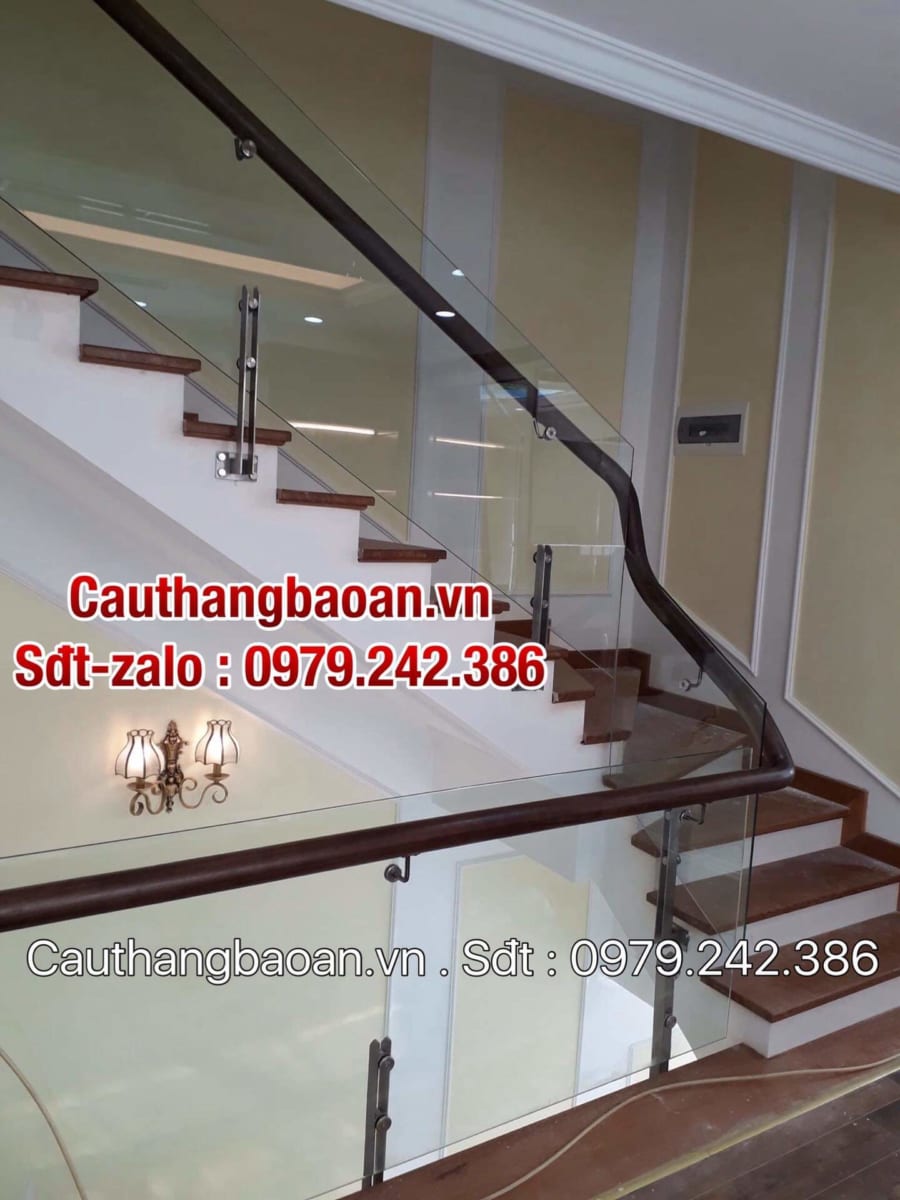 Báo giá cầu thang kính, Cầu thang kính tay vịn gỗ, Cầu thang kính đẹp, Lan can cầu thang kính cường lực tại Hà Nội