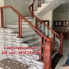 Báo giá cầu thang kính tại Hà Nội, Cầu thang kính đẹp tay vịn gỗ hiện đại