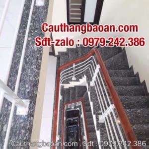 Cầu thang sắt tay vịn gỗ, Cầu thang sắt gỗ đẹp hiện đại