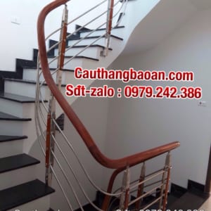 Cầu thang inox đẹp nhất năm 2020, Cầu thang inox tay vịn gỗ tại Hà Nội