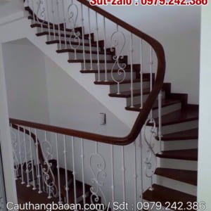 Lan can cầu thang sắt nghệ thuật, Báo giá cầu thang sắt nghệ thuật tay vịn gỗ