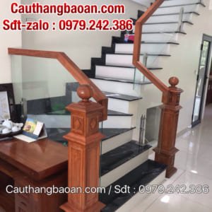 Cầu thang kính tay vịn gỗ, Lan can cầu thang kính cường lực đẹp nhất, Mẫu cầu thang kính tại Hà Nội