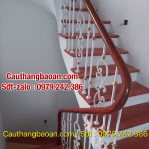 Lan can cầu thang sắt đẹp tay vịn gỗ, Cầu thang sắt đẹp tại Hà Nội