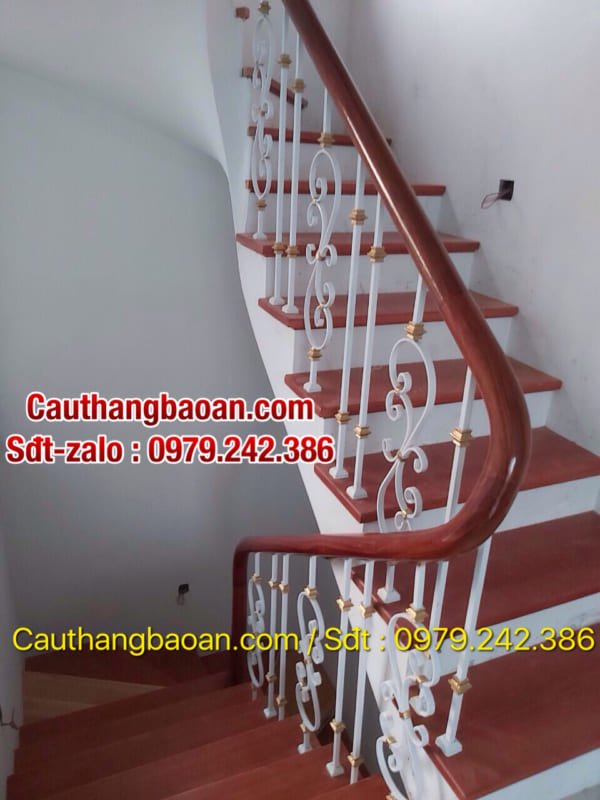 Lan can cầu thang sắt đẹp tay vịn gỗ, Cầu thang sắt đẹp tại Hà Nội