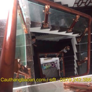 Cầu thang kính gỗ đẹp tại Hà Nội, Lan can cầu thang kính cường lực