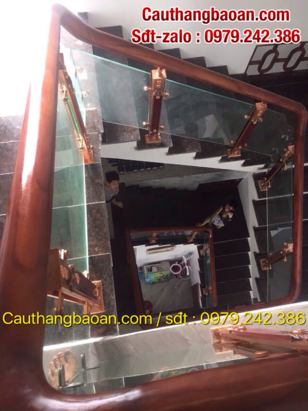 Cầu thang kính gỗ đẹp tại Hà Nội, Lan can cầu thang kính cường lực