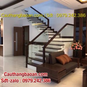 Cầu thang kính tay vịn gỗ, Lan can cầu thang kính cường lực đẹp