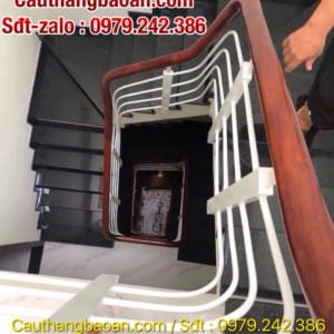 Cầu thang sắt tay vịn gỗ, Lan can sắt tay vịn gỗ