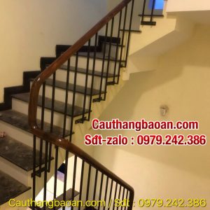 Các mẫu cầu thang sắt tay vịn gỗ đẹp nhất, Lan can cầu thang sắt đẹp tại Hà Nội