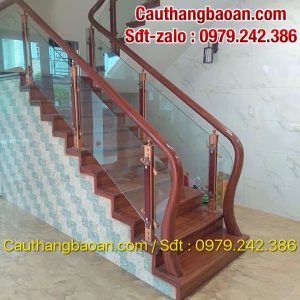 Cầu thang lan can kính cường lực tại Hà Nội, Báo giá cầu thang kính tay vịn gỗ