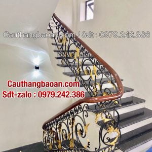 Xem ngay các mẫu cầu thang sắt nghệ thuật, Lan can cầu thang sắt mỹ thuật tay vịn gỗ đẹp ở Hà Nội