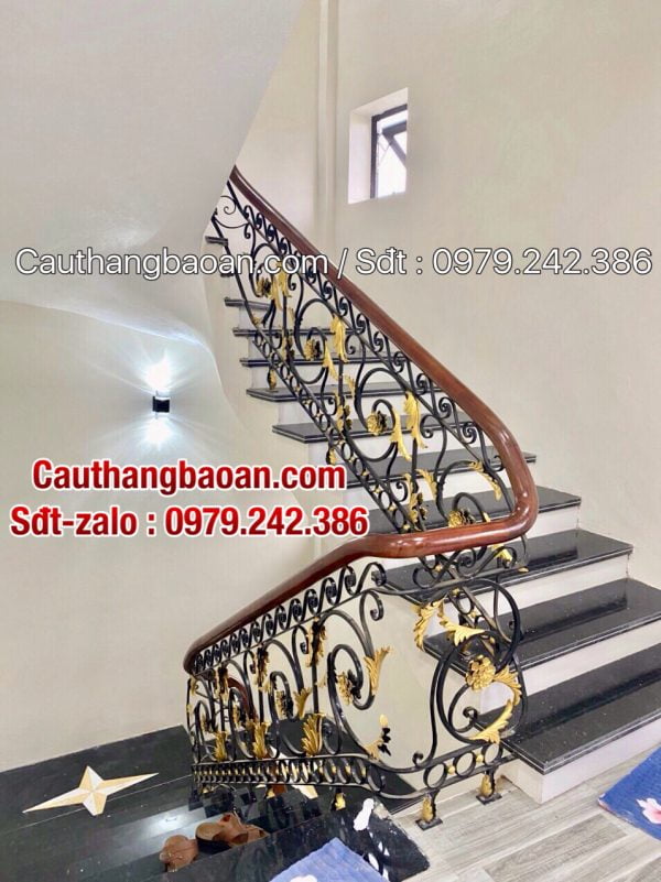 Xem ngay các mẫu cầu thang sắt nghệ thuật, Lan can cầu thang sắt mỹ thuật tay vịn gỗ đẹp ở Hà Nội