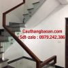 Báo giá cầu thang kính tay vịn gỗ tại Hưng Yên, Cầu thang lan can kính cường lực đẹp nhất, thi công uy tín chuyên nghiệp