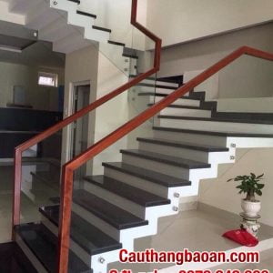 Báo giá cầu thang lan can kính đẹp tại Quảng Ninh, Các mẫu cầu thang lan can kính tay vịn gỗ, tay vịn inox đẹp