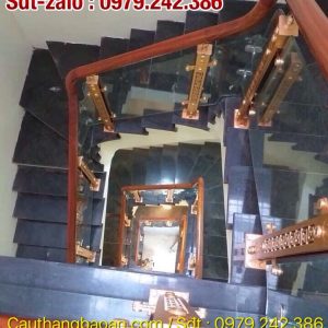 Báo giá cầu thang lan can kính cường lực tay vịn gỗ đẹp tại Bắc Ninh, Lan can cầu thang kính đẹp hiện đại